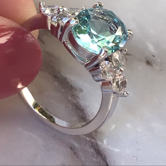 Sterling Silver oval Blue topaz engagement ring - Picture 5 of 9